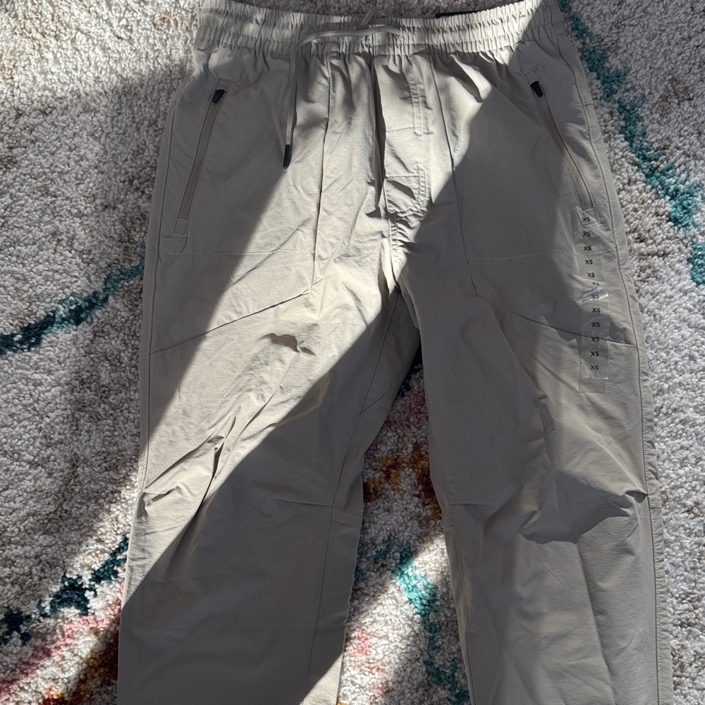 Men's tech jogger AE